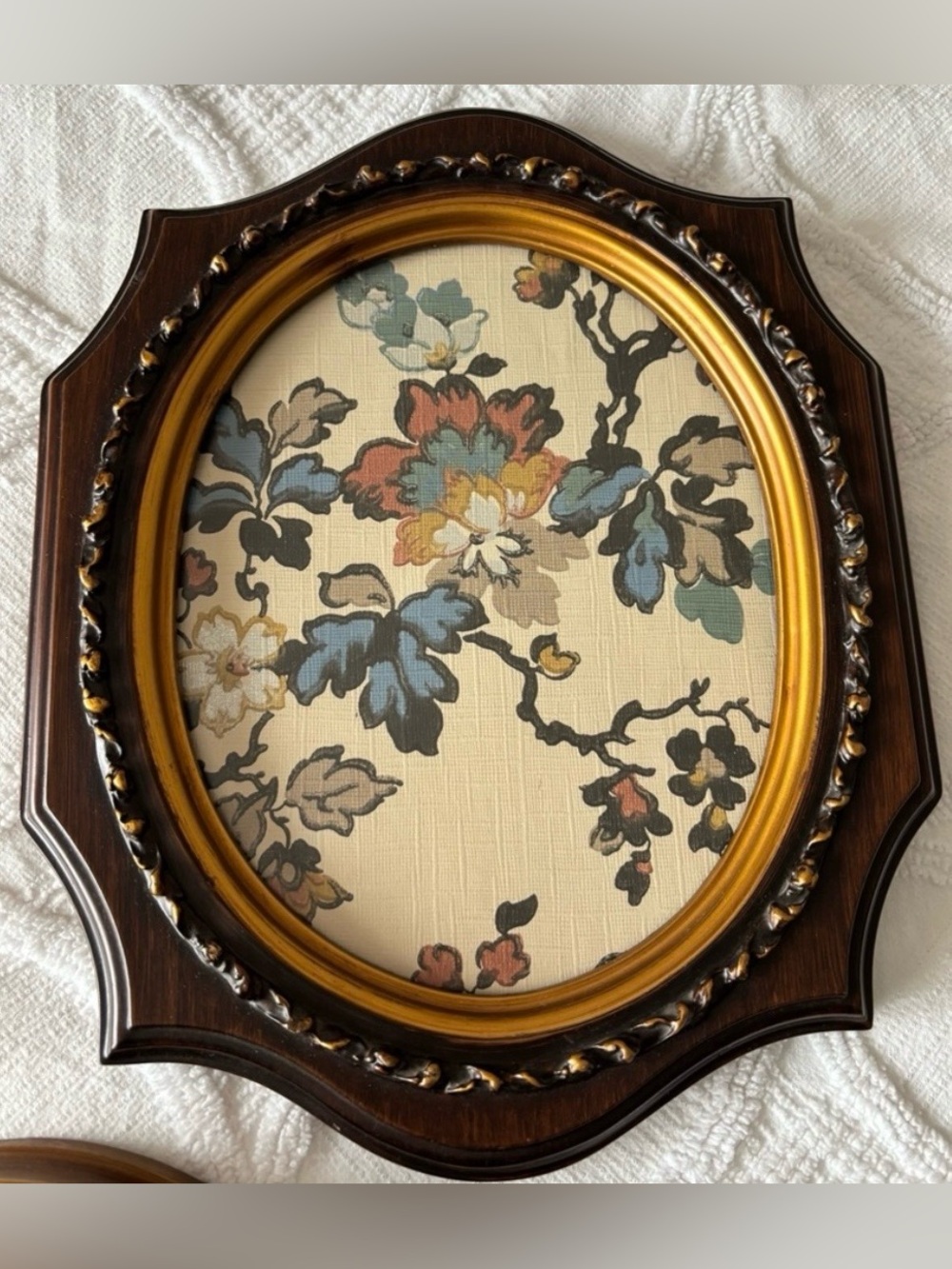 1928 Wallpaper in Vintage Frame